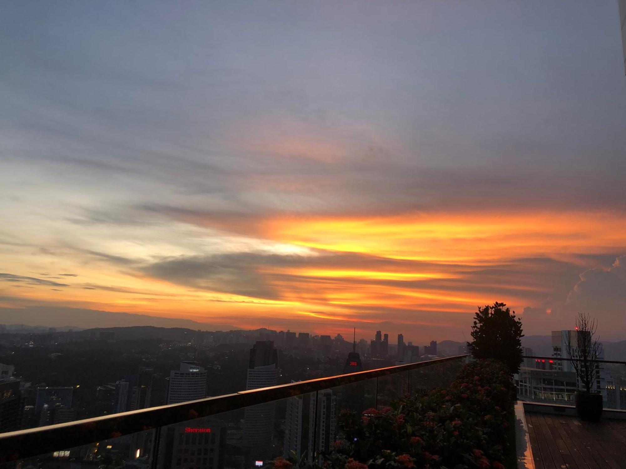 Platinum Klcc Pool View Apartment